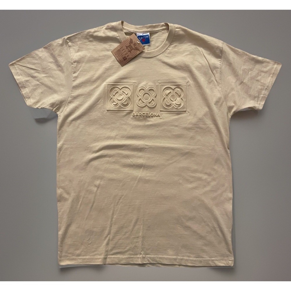 New Barcelona Spain Short Sleeve T-Shirt Safon 3D Graphic Beige Large NWT JBHS